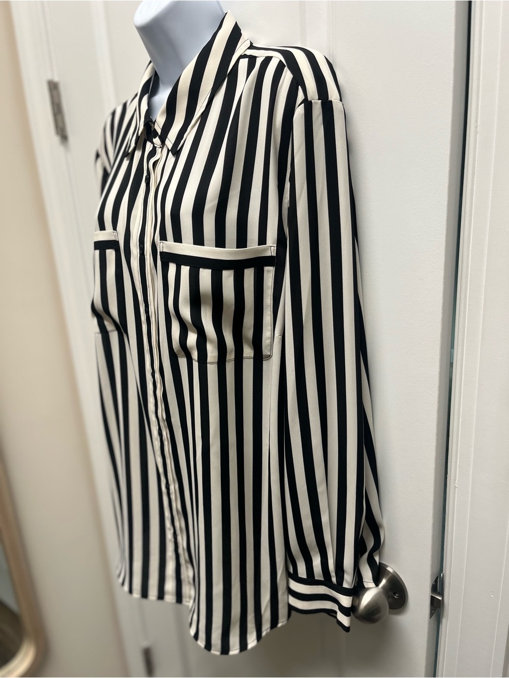 The Limited Top 2X NWT Black Creamy White Striped Button Down Chest Pockets New - Picture 2 of 9